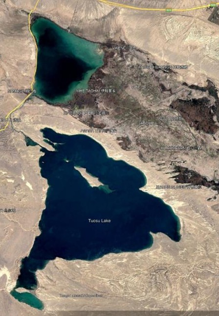 Figure 2: Tuosu Lake, December 1984 (left) and December 2020 (right). Source Google Earth. 
